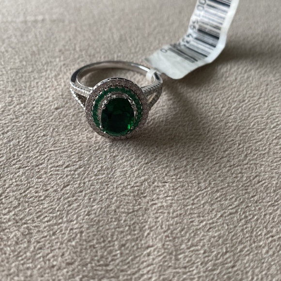 Faux Emerald Halo Ring - Picture 4 of 4